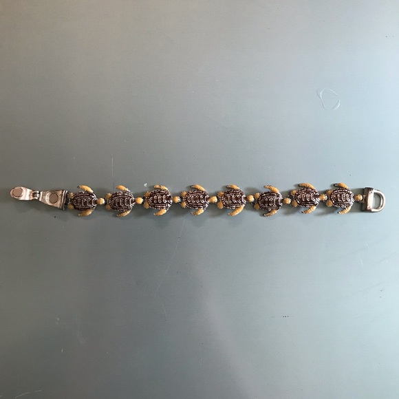 Antique-ish turtle bracket - Picture 1 of 3